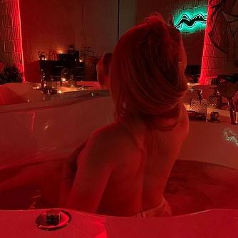 Девушка массажистка Мира, салон Relax24