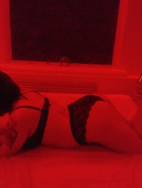 Девушка массажистка Снежана, салон Мадонна