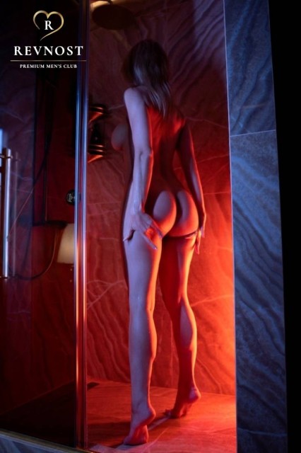 Девушка массажистка Жасмин, салон Revnost